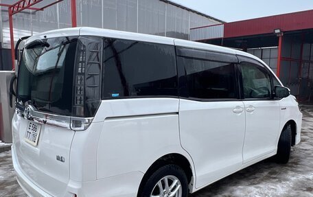 Toyota Voxy III, 2016 год, 1 990 000 рублей, 6 фотография