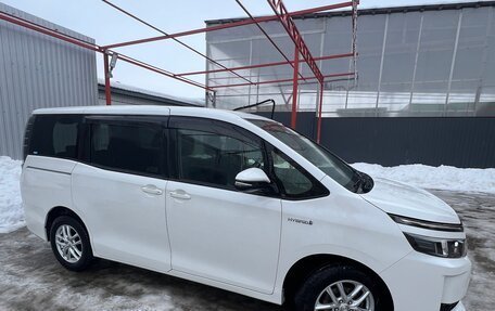 Toyota Voxy III, 2016 год, 1 990 000 рублей, 4 фотография