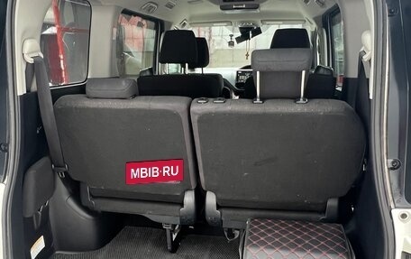 Toyota Voxy III, 2016 год, 1 990 000 рублей, 9 фотография
