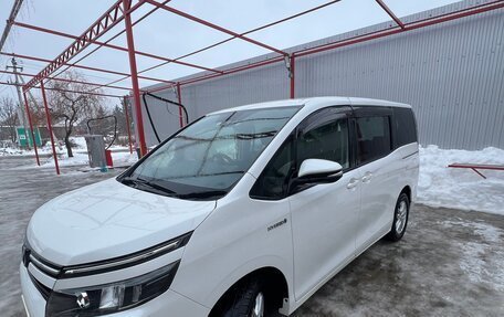 Toyota Voxy III, 2016 год, 1 990 000 рублей, 15 фотография