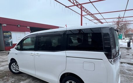 Toyota Voxy III, 2016 год, 1 990 000 рублей, 13 фотография