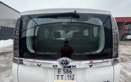 Toyota Voxy III, 2016 год, 1 990 000 рублей, 12 фотография