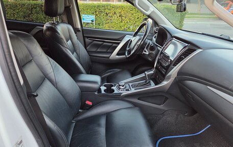 Mitsubishi Pajero Sport III рестайлинг, 2017 год, 2 990 000 рублей, 7 фотография