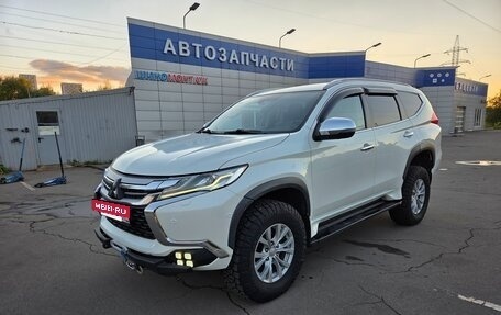 Mitsubishi Pajero Sport III рестайлинг, 2017 год, 2 990 000 рублей, 2 фотография