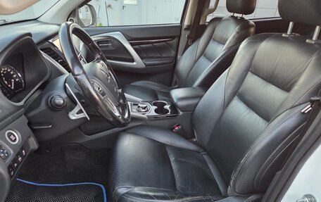 Mitsubishi Pajero Sport III рестайлинг, 2017 год, 2 990 000 рублей, 13 фотография