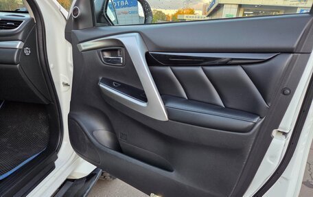 Mitsubishi Pajero Sport III рестайлинг, 2017 год, 2 990 000 рублей, 17 фотография