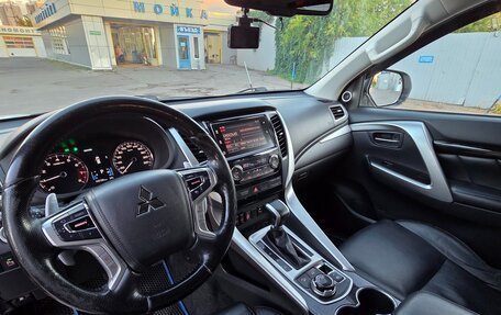 Mitsubishi Pajero Sport III рестайлинг, 2017 год, 2 990 000 рублей, 12 фотография