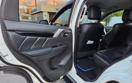 Mitsubishi Pajero Sport III рестайлинг, 2017 год, 2 990 000 рублей, 16 фотография