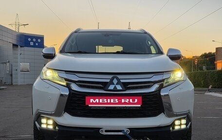 Mitsubishi Pajero Sport III рестайлинг, 2017 год, 2 990 000 рублей, 3 фотография