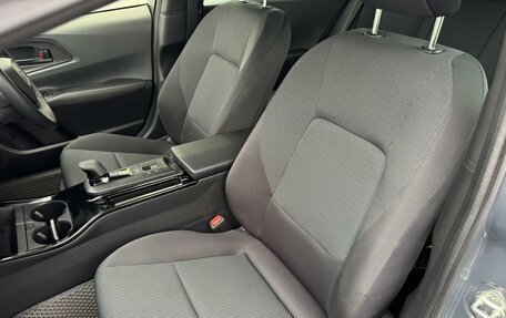 Toyota Prius IV XW50, 2023 год, 3 730 000 рублей, 7 фотография