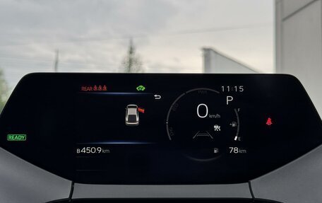 Toyota Prius IV XW50, 2023 год, 3 730 000 рублей, 11 фотография