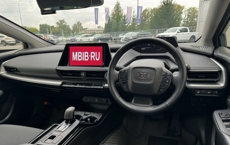 Toyota Prius IV XW50, 2023 год, 3 730 000 рублей, 6 фотография