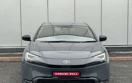 Toyota Prius IV XW50, 2023 год, 3 730 000 рублей, 3 фотография