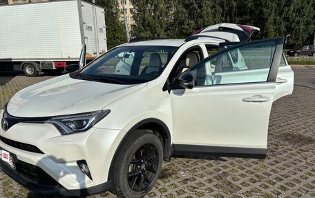 Toyota RAV4, 2018 год, 3 850 000 рублей, 3 фотография