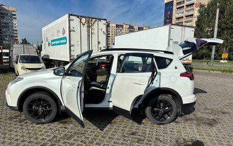 Toyota RAV4, 2018 год, 3 850 000 рублей, 4 фотография