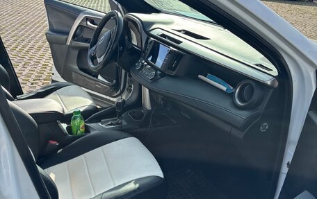 Toyota RAV4, 2018 год, 3 850 000 рублей, 9 фотография