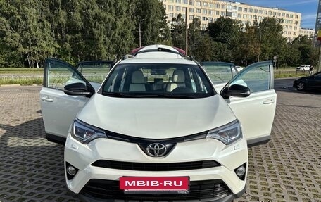 Toyota RAV4, 2018 год, 3 850 000 рублей, 2 фотография