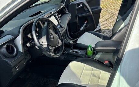 Toyota RAV4, 2018 год, 3 850 000 рублей, 5 фотография