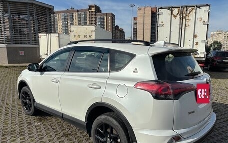 Toyota RAV4, 2018 год, 3 850 000 рублей, 13 фотография