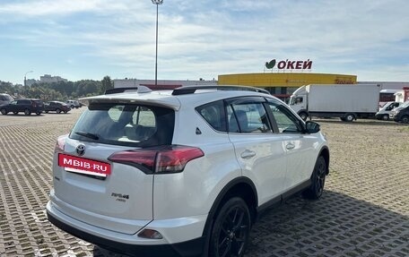 Toyota RAV4, 2018 год, 3 850 000 рублей, 11 фотография
