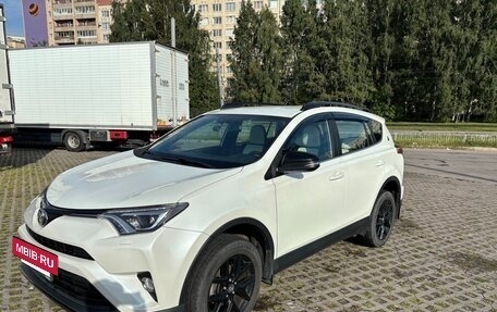Toyota RAV4, 2018 год, 3 850 000 рублей, 10 фотография