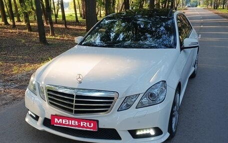 Mercedes-Benz E-Класс, 2011 год, 1 190 000 рублей, 3 фотография
