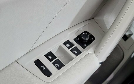 Volkswagen Tiguan II, 2017 год, 1 980 000 рублей, 11 фотография