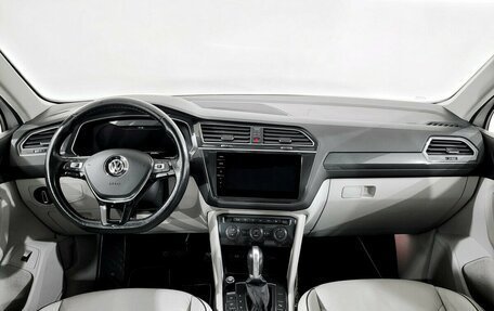 Volkswagen Tiguan II, 2017 год, 1 980 000 рублей, 5 фотография