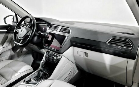 Volkswagen Tiguan II, 2017 год, 1 980 000 рублей, 12 фотография