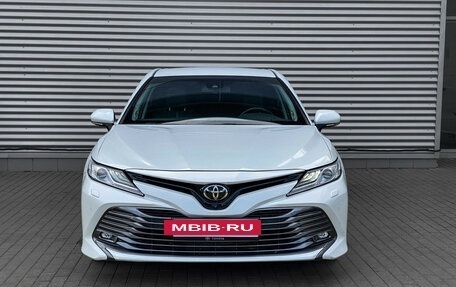 Toyota Camry, 2018 год, 3 290 000 рублей, 2 фотография
