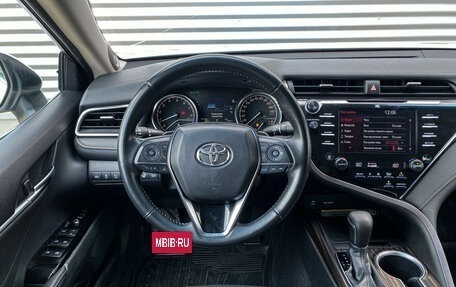 Toyota Camry, 2018 год, 3 290 000 рублей, 16 фотография