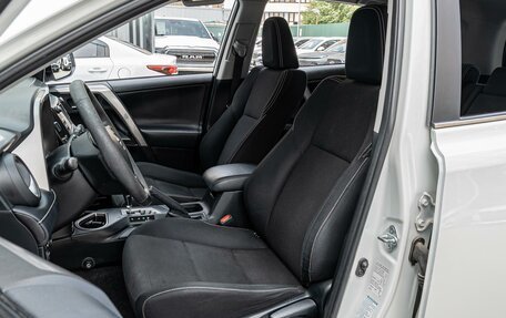 Toyota RAV4, 2015 год, 2 380 000 рублей, 10 фотография