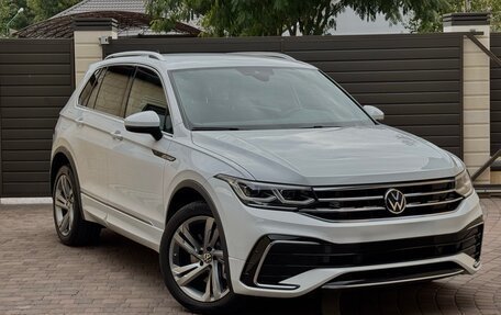 Volkswagen Tiguan II, 2021 год, 3 679 000 рублей, 3 фотография