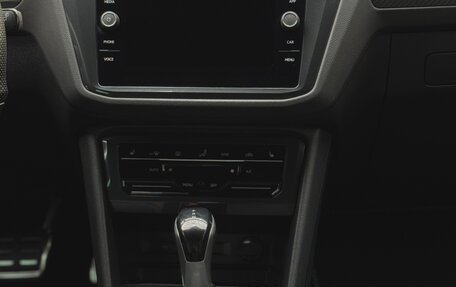 Volkswagen Tiguan II, 2021 год, 3 679 000 рублей, 33 фотография