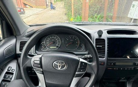 Toyota Land Cruiser Prado 120 рестайлинг, 2006 год, 2 500 000 рублей, 17 фотография