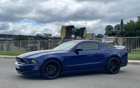 Ford Mustang VI рестайлинг, 2013 год, 1 745 000 рублей, 3 фотография