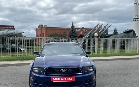 Ford Mustang VI рестайлинг, 2013 год, 1 745 000 рублей, 2 фотография