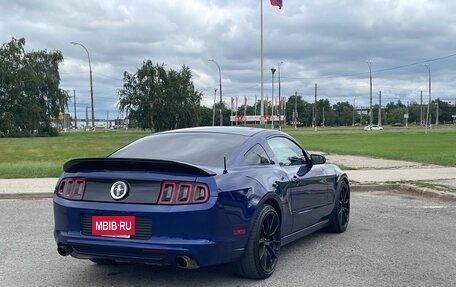 Ford Mustang VI рестайлинг, 2013 год, 1 745 000 рублей, 4 фотография