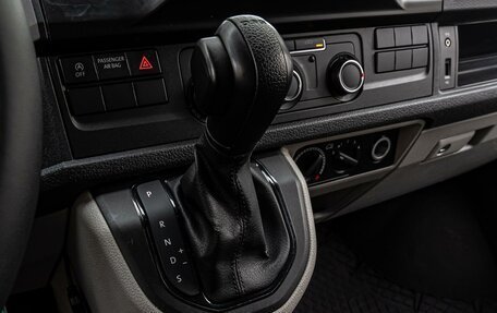Volkswagen Transporter T6 рестайлинг, 2019 год, 3 950 000 рублей, 12 фотография