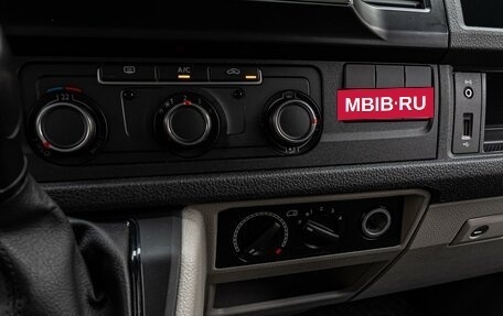 Volkswagen Transporter T6 рестайлинг, 2019 год, 3 950 000 рублей, 13 фотография