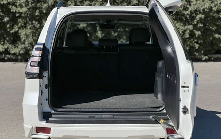 Toyota Land Cruiser Prado 150 рестайлинг 2, 2019 год, 5 190 000 рублей, 30 фотография