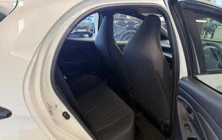 Toyota Yaris, 2020 год, 1 439 000 рублей, 18 фотография