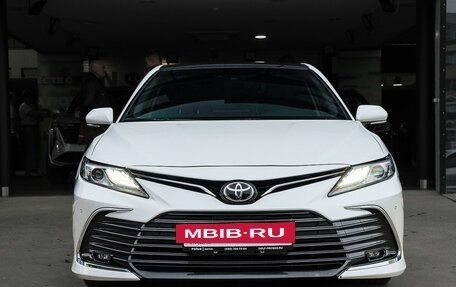 Toyota Camry, 2022 год, 3 050 000 рублей, 2 фотография