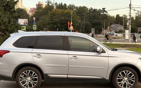 Mitsubishi Outlander III рестайлинг 3, 2016 год, 1 525 000 рублей, 2 фотография