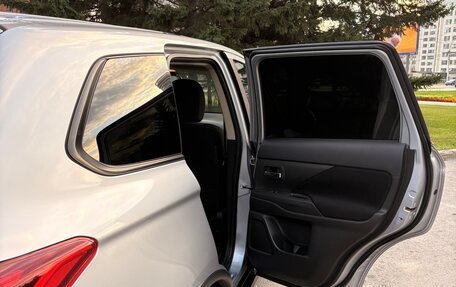 Mitsubishi Outlander III рестайлинг 3, 2016 год, 1 525 000 рублей, 8 фотография