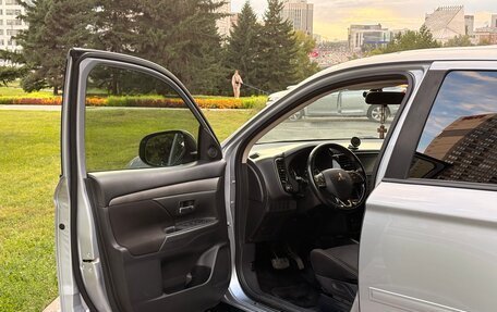 Mitsubishi Outlander III рестайлинг 3, 2016 год, 1 525 000 рублей, 7 фотография