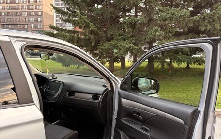 Mitsubishi Outlander III рестайлинг 3, 2016 год, 1 525 000 рублей, 9 фотография