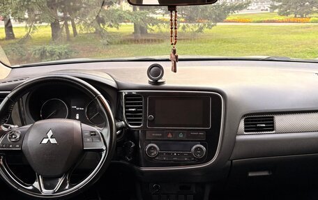 Mitsubishi Outlander III рестайлинг 3, 2016 год, 1 525 000 рублей, 13 фотография