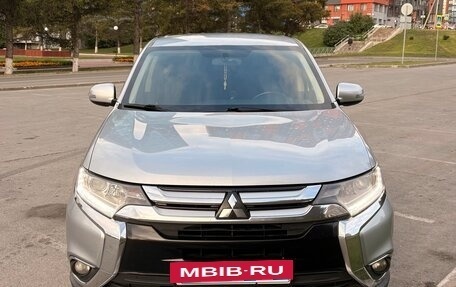 Mitsubishi Outlander III рестайлинг 3, 2016 год, 1 525 000 рублей, 6 фотография