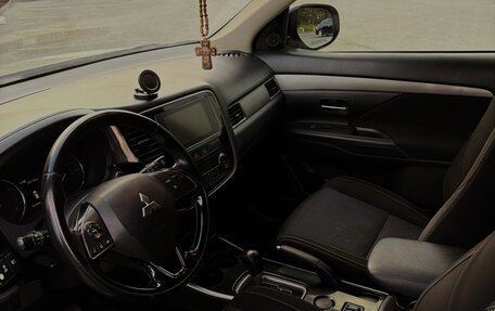 Mitsubishi Outlander III рестайлинг 3, 2016 год, 1 525 000 рублей, 11 фотография
